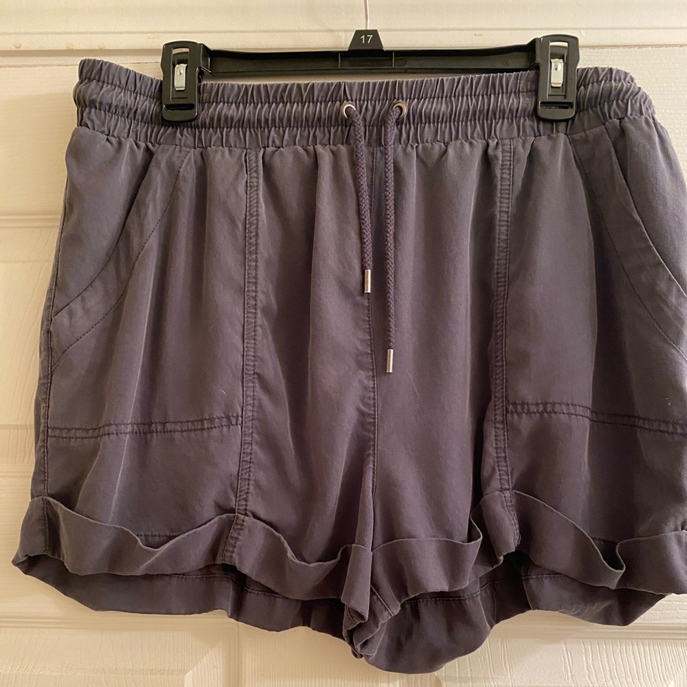 Universal thread loose style shorts